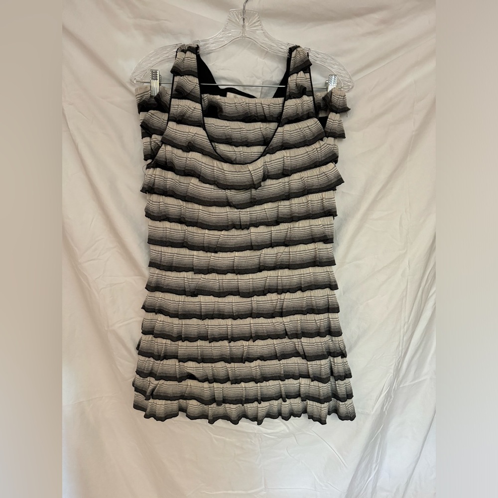 2-piece sleeveless ruffle skirt set